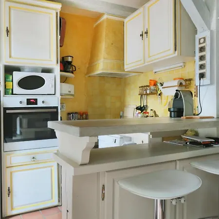 Elegant And Spacious T2 #tours #halles #courprivee