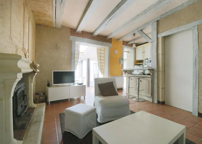 Elegant And Spacious T2 #tours #halles #courprivee Tours